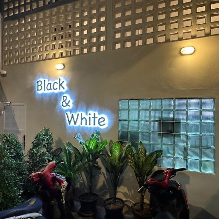 Mr Black & Ms White -Self Check In Accommodation Банкок Екстериор снимка