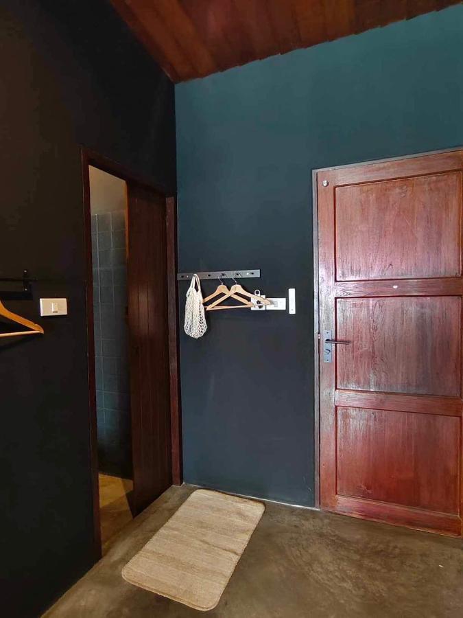 Mr Black & Ms White -Self Check In Accommodation Банкок Екстериор снимка