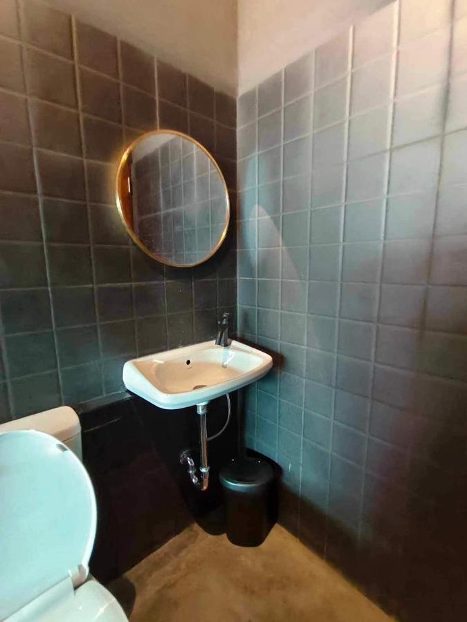 Mr Black & Ms White -Self Check In Accommodation Банкок Екстериор снимка